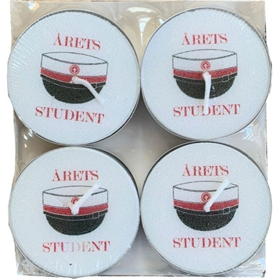 Fyrfadslys 6x2cm  4 pk med Student, Rød ⎮ 5701141058275 ⎮ GT_002534