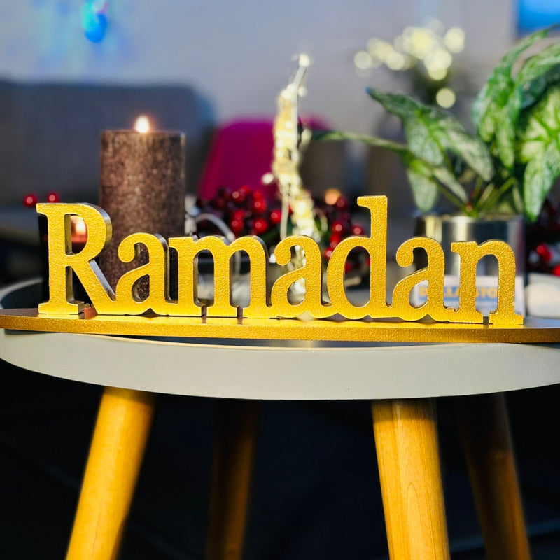 Ramadan Skilt på fod, Guld, træ 40 cm